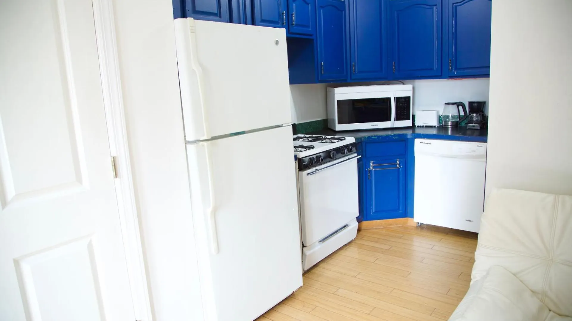 Проживание в семье Brighton Beach Room P Close To Subway Нью-Йорк