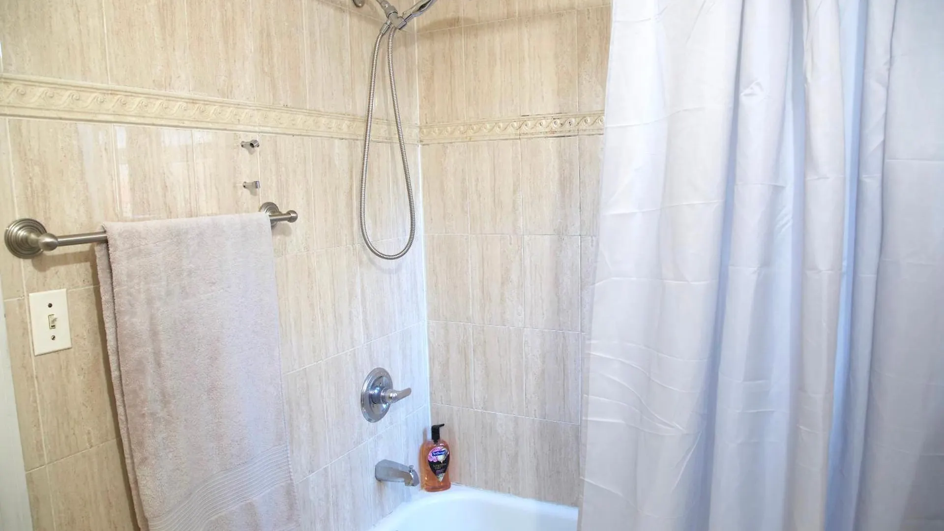 Проживание в семье Brighton Beach Room P Close To Subway Нью-Йорк США